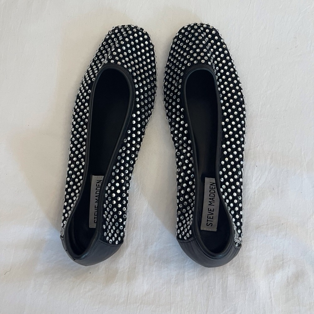 Steve Madden Black and Silver Studded Flats
